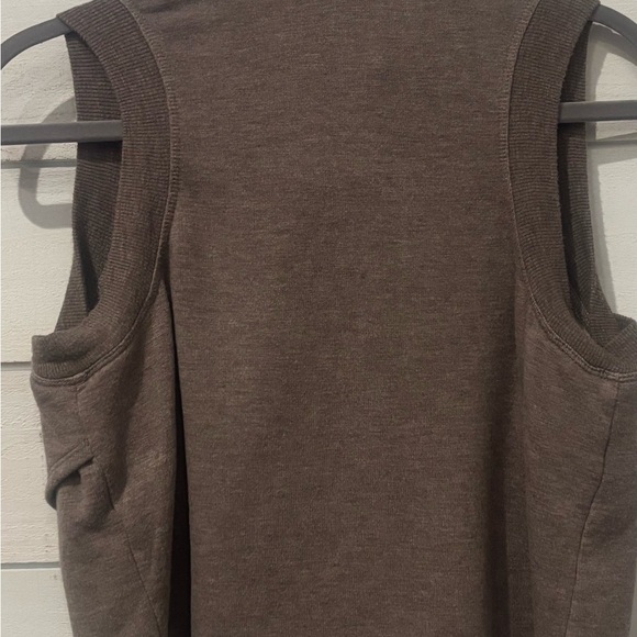 House of Harlow 1960 Taupe Sleeveless Cowl Neck Sweater Cropped - Picture 8 of 13